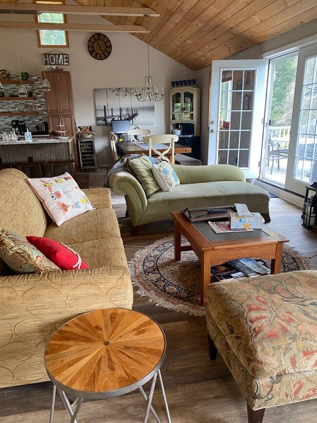 41 Taylor Rd Unidad CHARMING LAKEVIEW CABIN