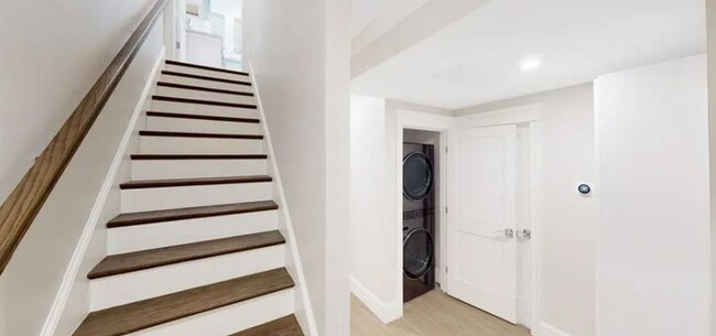 Building Photo - Charming 4 Bedroom-No Broker Fee