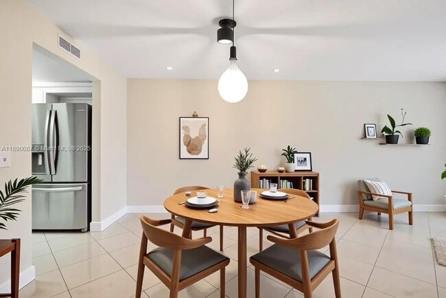 Photo - 900 SW 125th Way Unit 304R