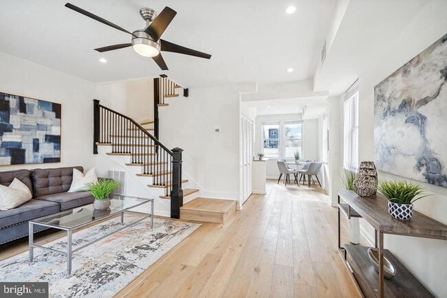 Photo - 325 17th St SE