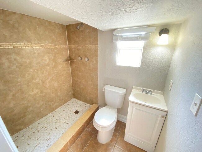 812 W Livingston St Unit B