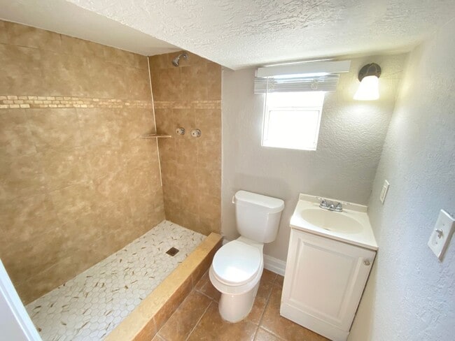 Photo - 812 W Livingston St Unidad B