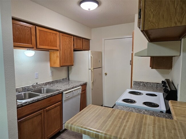 Building Photo - 7400 Bellerive Dr Unit 709