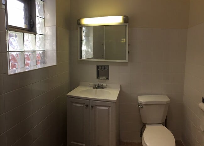 Photo - 2934 S Keeley St Unit 2