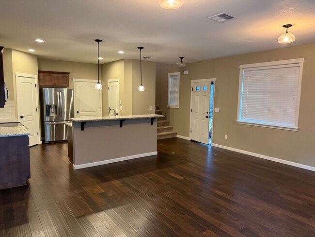 Photo - Beautiful 3 Bedroom House with High Ceilin...