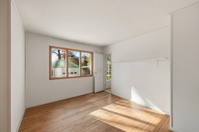 Photo - 231 Schilling St