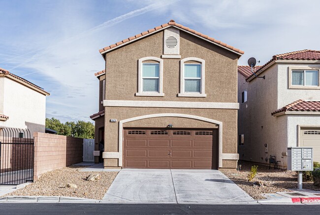 Charming two-story house - Charming two-story house