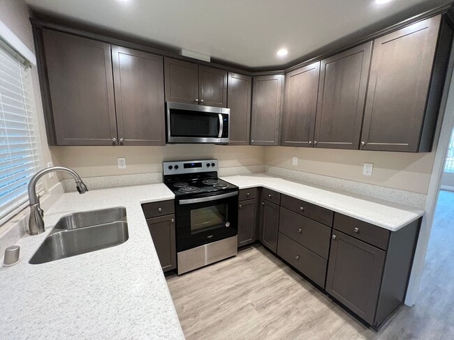 Photo - Very Updated Newport Home in Leisure Village