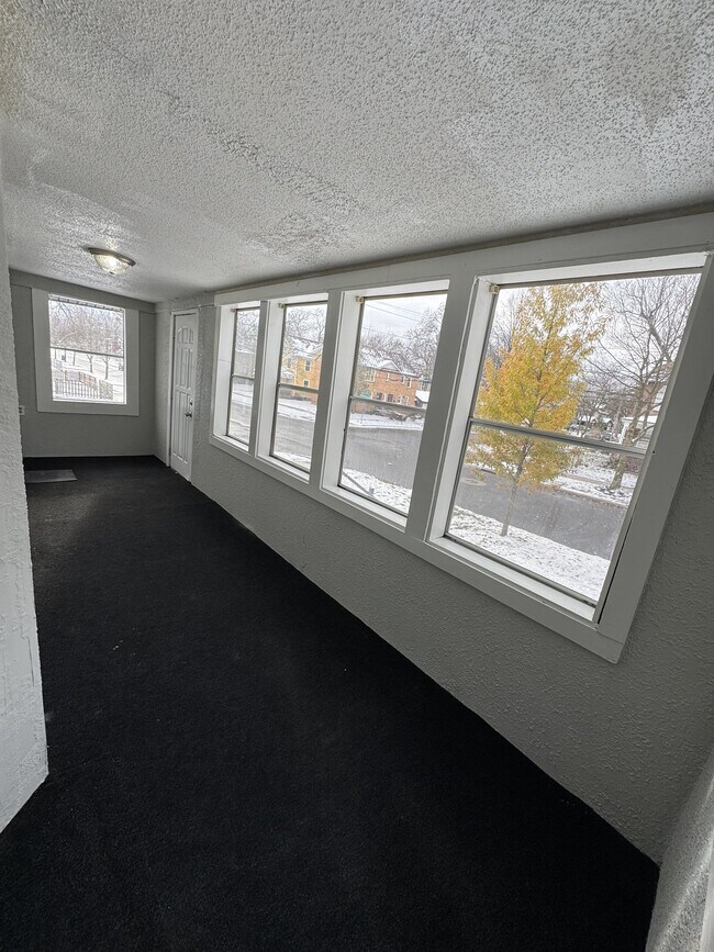 Photo - 858 Kalamazoo Ave SE