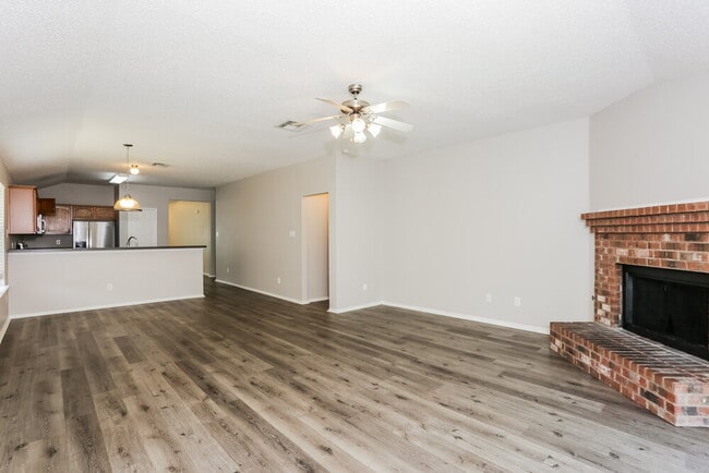 1711 Venus Dr W
