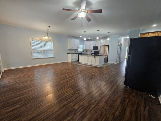 Photo - Spacious 4 Bedroom Home in Hampstead