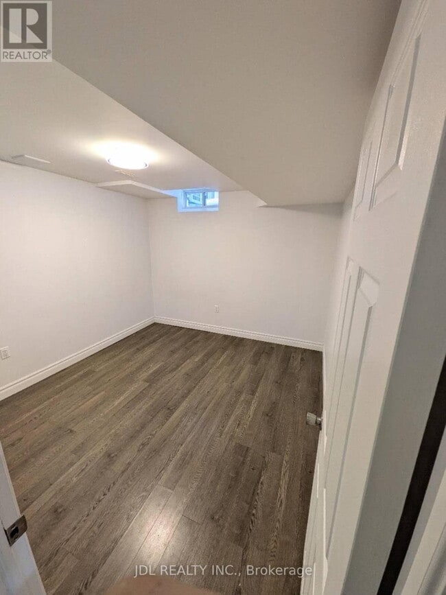 Photo - 727 Caboto Trail