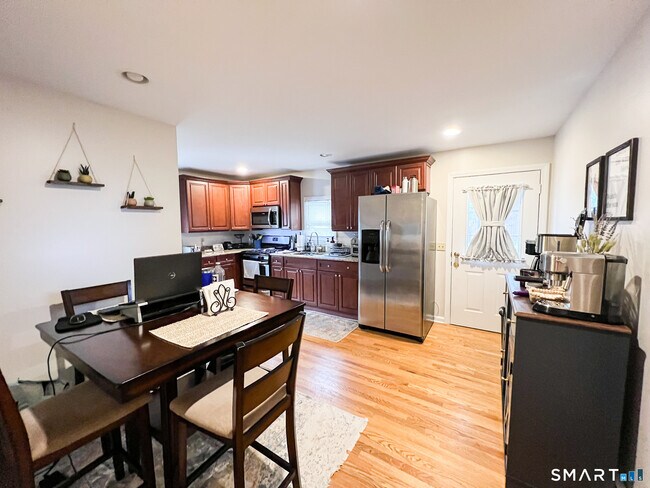 Photo - 156 W Main St Unidad 1