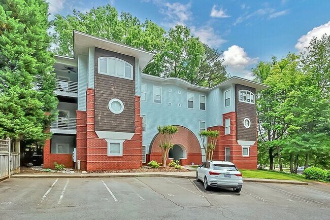 Photo - Stunningly Updated 2BD/2BA Ground Floor Un... Unidad APT A