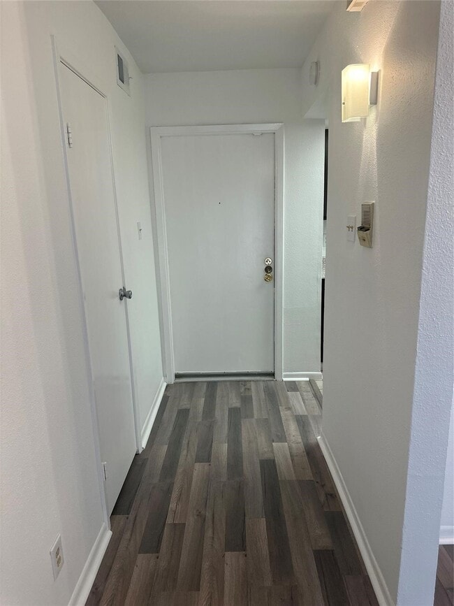 Photo - 2814 S Bartell Dr Unidad 13