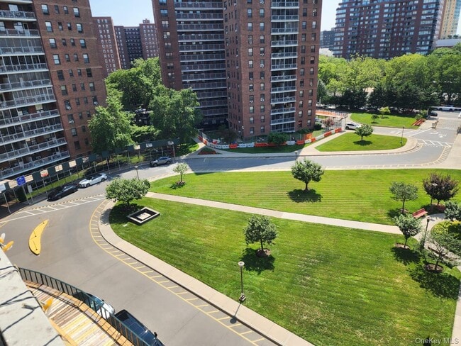 Photo - 61-35 98th St Unit 8N