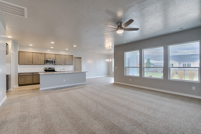 Photo - Newer home in Meridian  2100Sqft, Goldengrove Sub., Room for all of your Toys