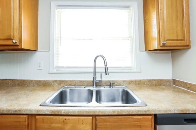 Photo - 2121 Cherry Ln