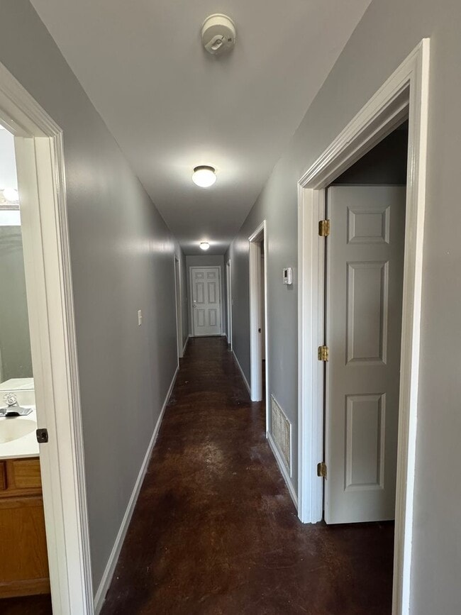 Photo - 100 Nikki Dr