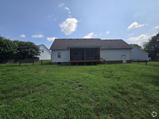 Building Photo - 3/2 w/ Fenced-in Yard & Screen Porch! Rental