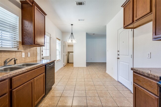 Photo - 1001 E College Ave