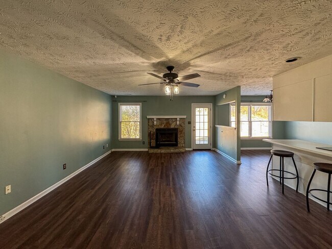 Photo - Charming 3 Bed 2 Bath Home with Fenced Backyard