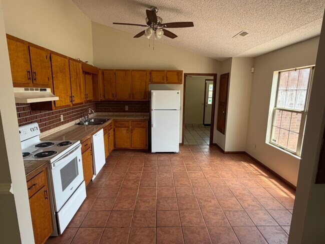 Photo - 5830 Lost Creek Dr