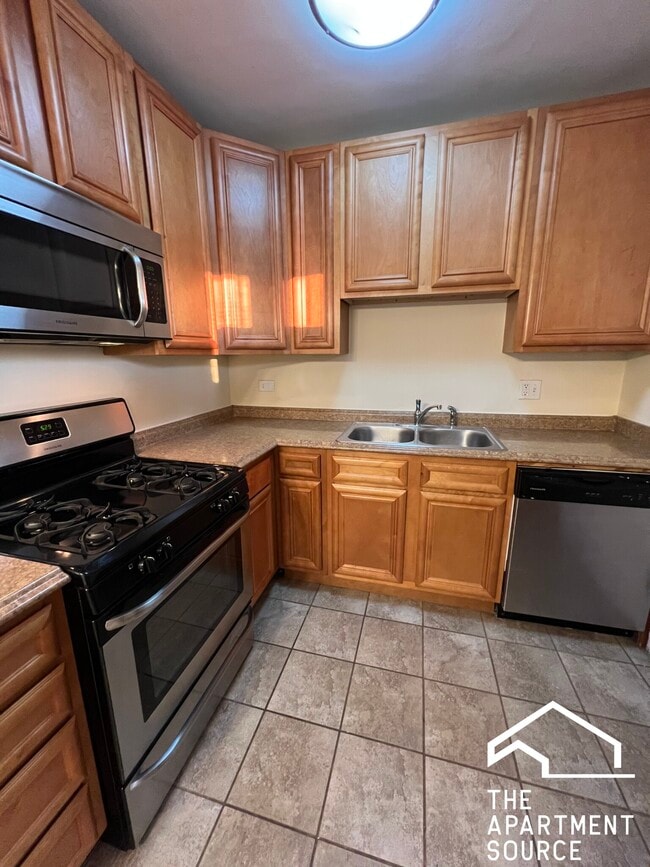 Building Photo - 602 Elgin Ave Unit 2E