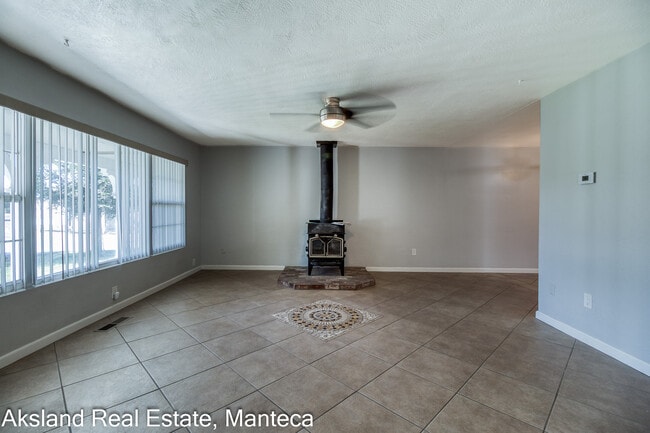 Photo - 3007 W Lathrop Rd Unit 1