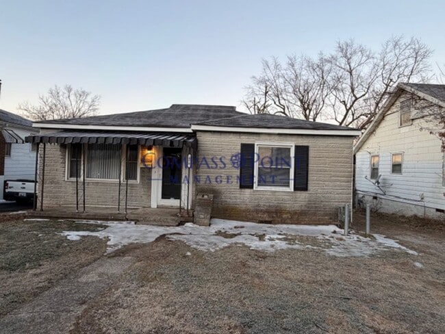 Building Photo - Your New Home Awaits! First Month Rent Free!!!