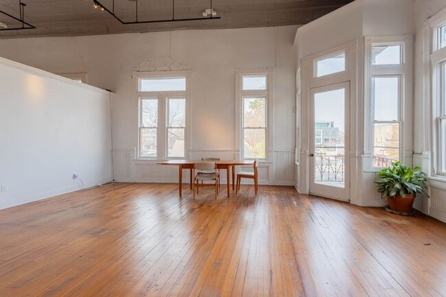 Photo - Cook Building (CB) Unidad 429