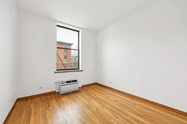 Building Photo - 1 bath/1 bedroom