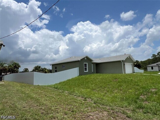 Photo - 1133 Leader St