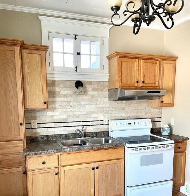 Photo - 305 8th Ave S