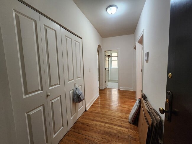 Photo - Large 2-bed/2-bath Apartment With Updated Kitchen and Large Living Room Unit 3403B-1