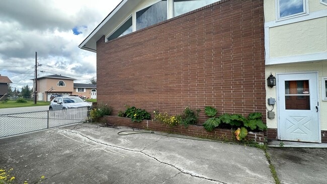 Photo - 2Bed/1Ba/1Car Amazing Apartment on Riverview Dr., All Util. Includ., sorry no pets. Unit #2