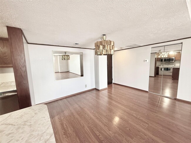 Photo - 2016 Main St Unit 1904