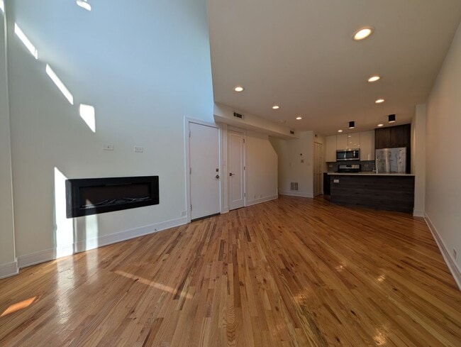 944 W Grace St Unit 944B102