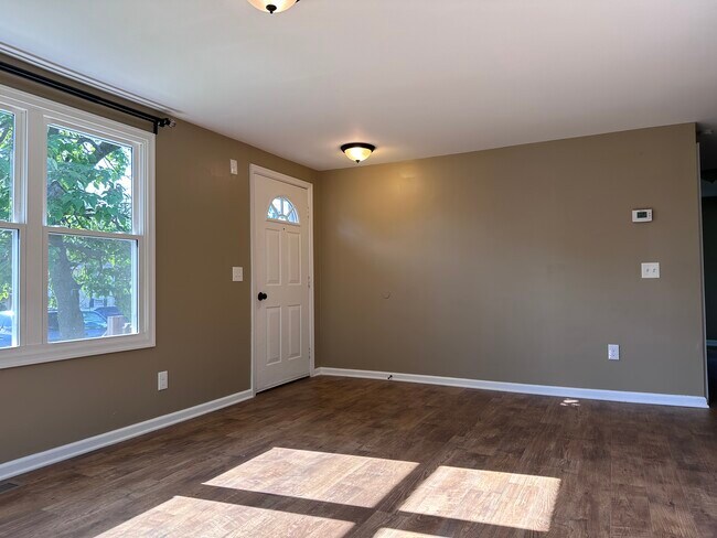 Photo - 110 Scott St