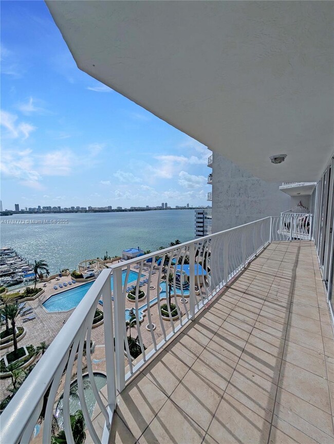 Photo - 7601 E Treasure Dr Unidad 1209 Rental