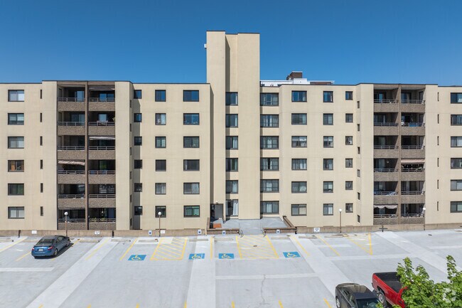 Entrance - The Hampshire House at Avalon