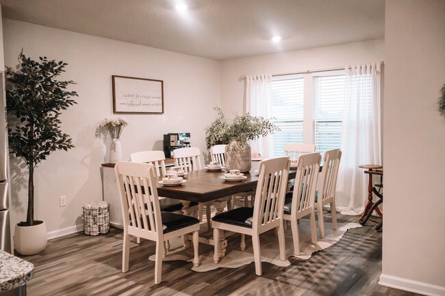 Photo - 228 Lockwood Way E