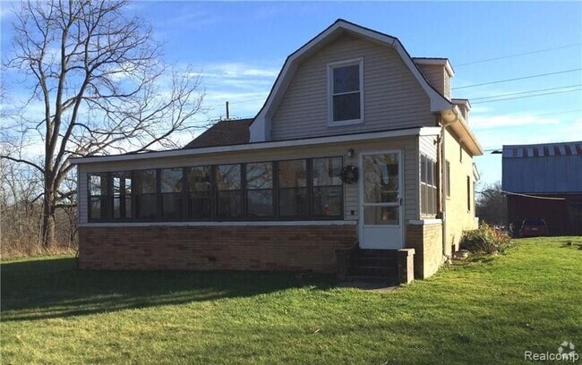Building Photo - 12175 Rattalee Lake Rd Rental