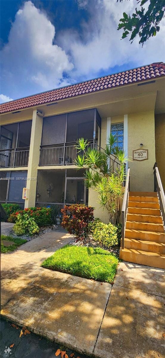 Building Photo - 327 Lakeview Dr Unit 103