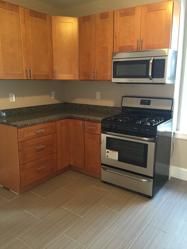 Photo - 241 Maverick St Unidad 2