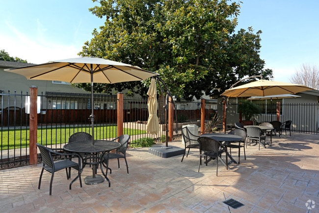 Photo - Washington Townhomes