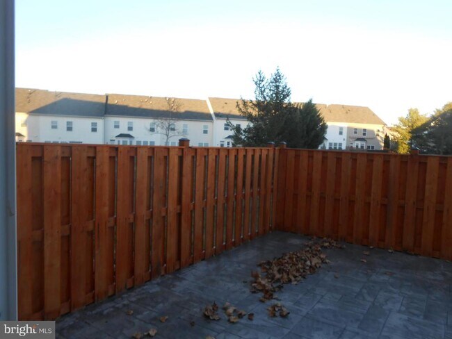 Photo - 202 London Downs Cir