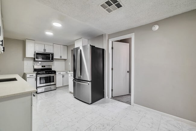 Photo - 1535 W Buckeye Rd