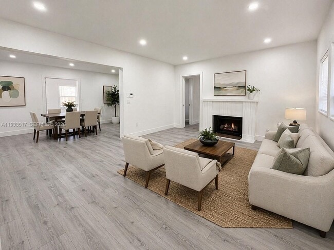 Photo - 736 NW 41st St