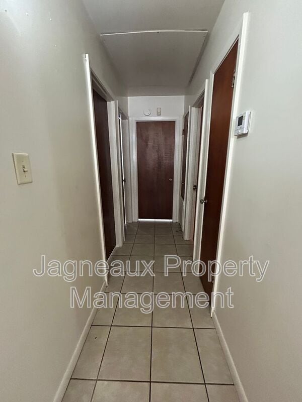 Photo - 301 Doc Duhon St